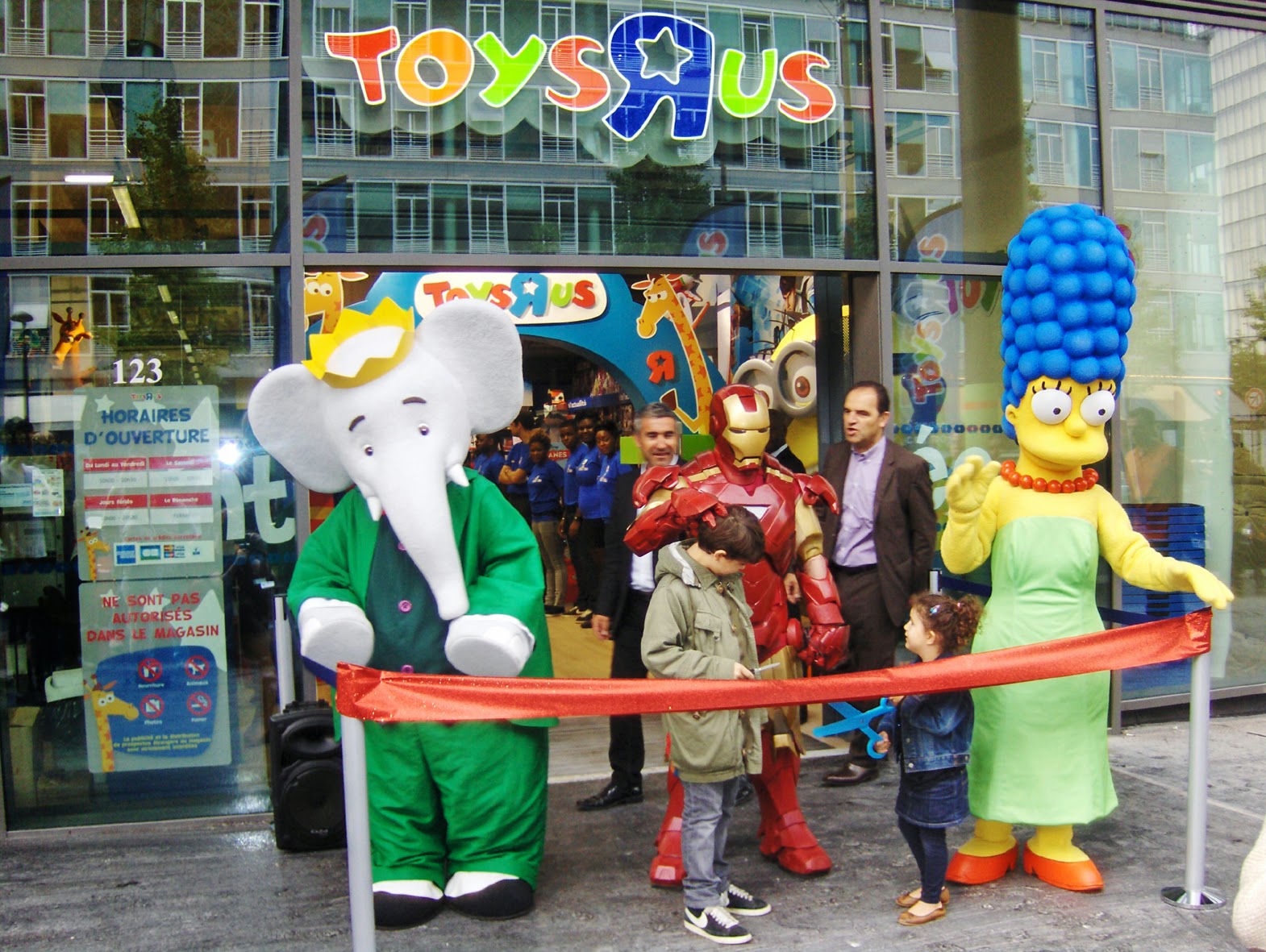 Et Sa Fée Des Etincelles. Ouverture du premier Toys'R'Us parisien