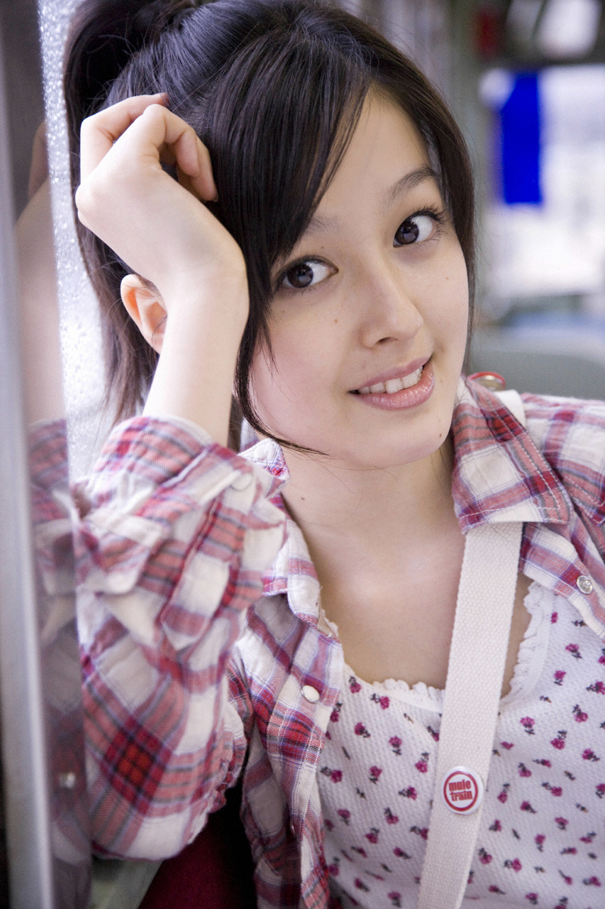Photobook Kusumi Koharu in Train.