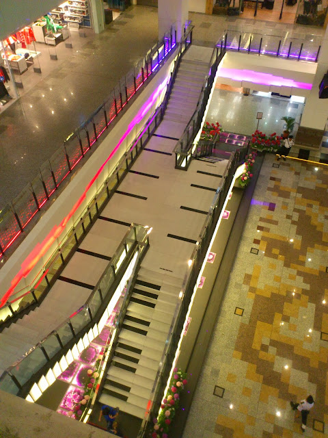 时代广场音乐钢琴梯 Time Square Musical Piano Staircase Shampoo Travel Shopping