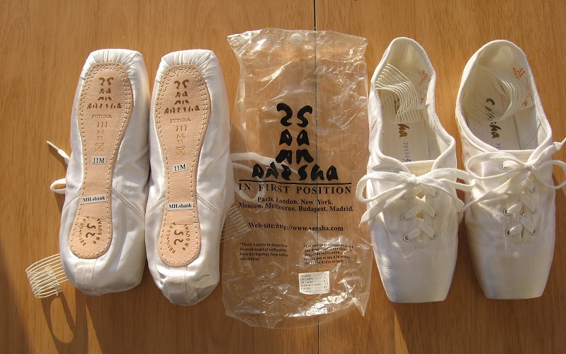 hopping en pointe The Evolution of Pointe Shoes