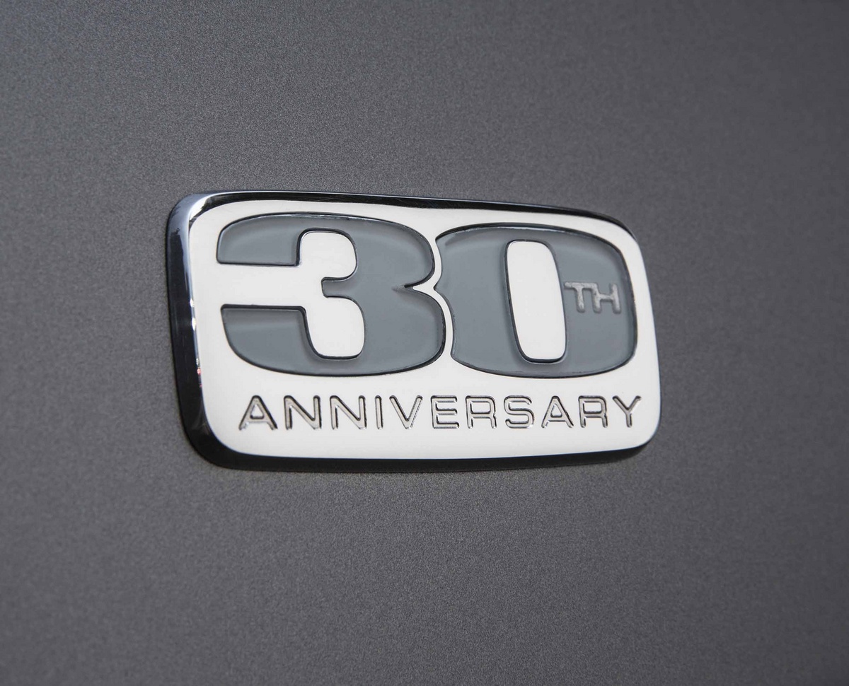 LANCIA - 2011 - [Chrysler/Dodge/Lancia] Grand Voyager* - Page 6 2014+chrysler+town+&+country+30th+anniversary+logo