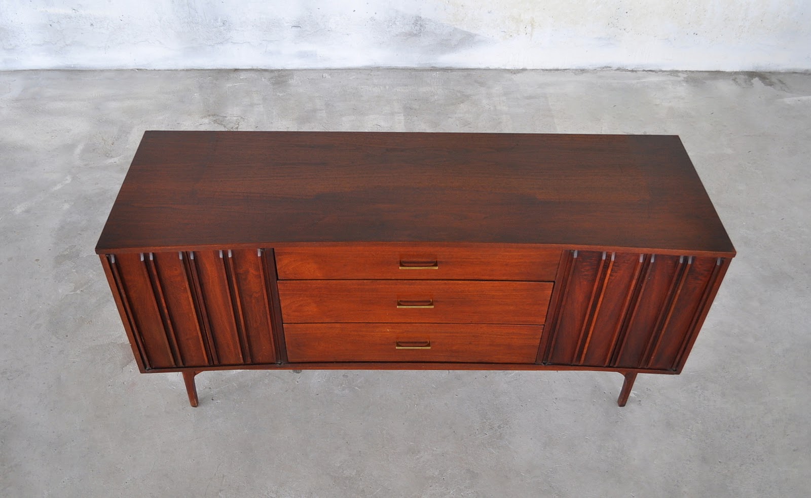 SELECT MODERN Mid Century Modern Credenza / Buffet / Bar / Sideboard