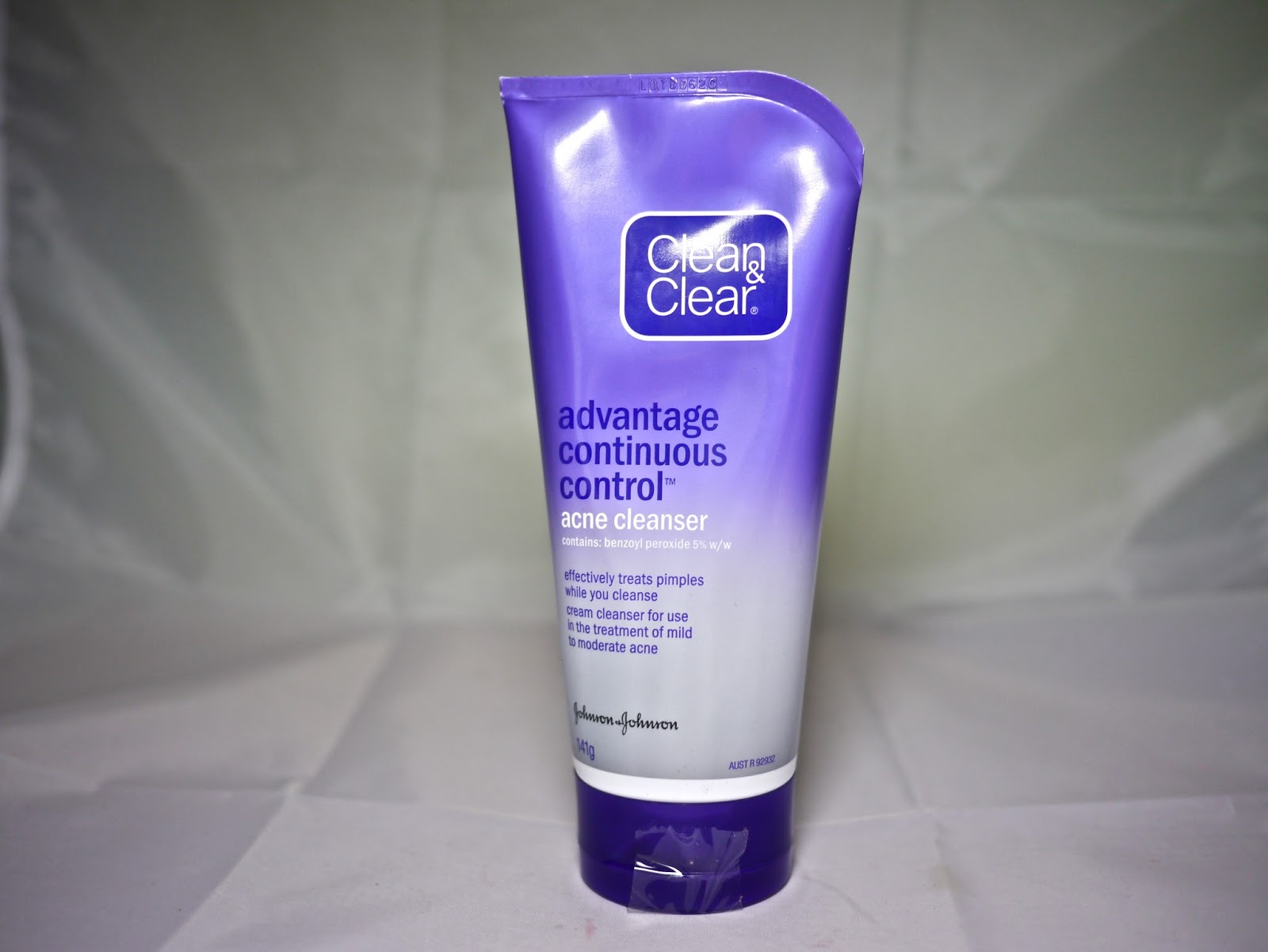 Clean & Clear Advantage Continuous Control Acne Cleanser Review.