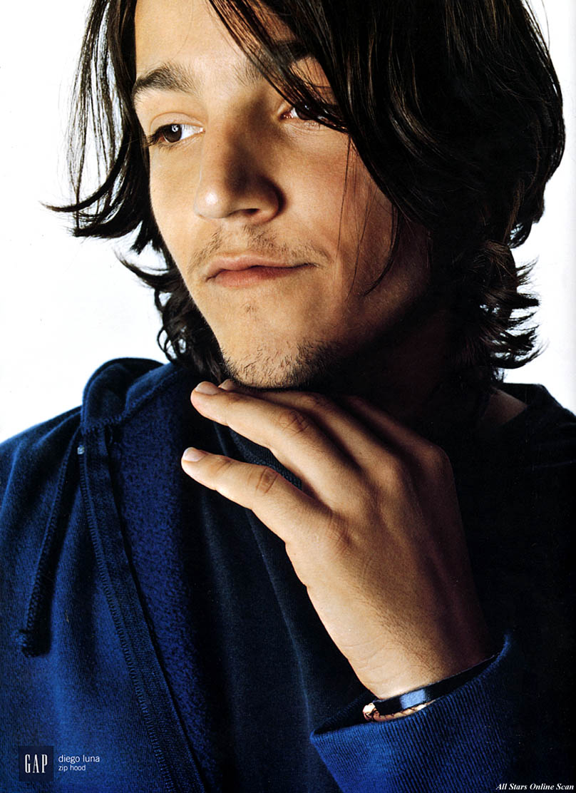 Diego Luna HairStyle (Men HairStyles) - Men Hair Styles Collection