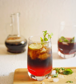 Coke,grenadine and ginger ale come together in the form of a delicious moktail. Add rum or ginger beer for a cocktail version
