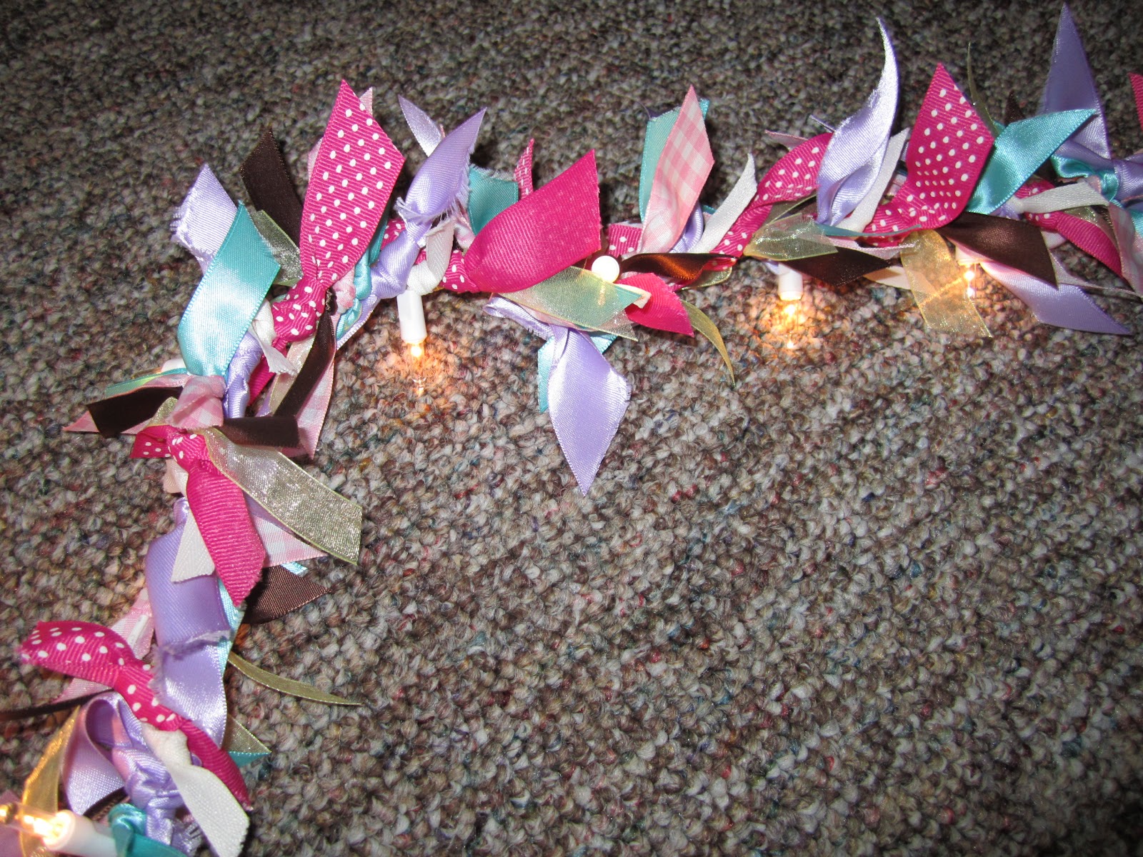 Make It Work Sam Light & Ribbon Garland