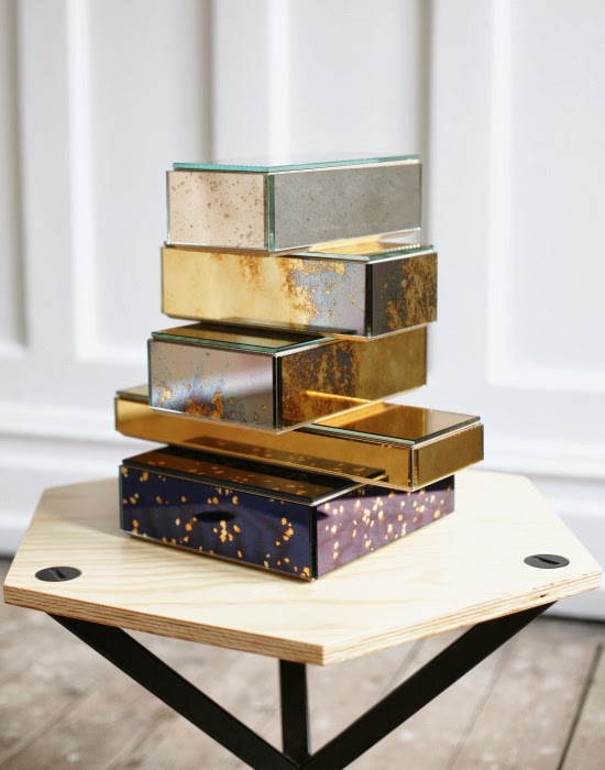 PITTORESKT ANTIQUE MIRROR BOXES