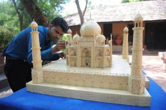 فنان هندي يصنع نموذجاً لتاج محل من أعــواد الثقاب   Taj+Mahal+03