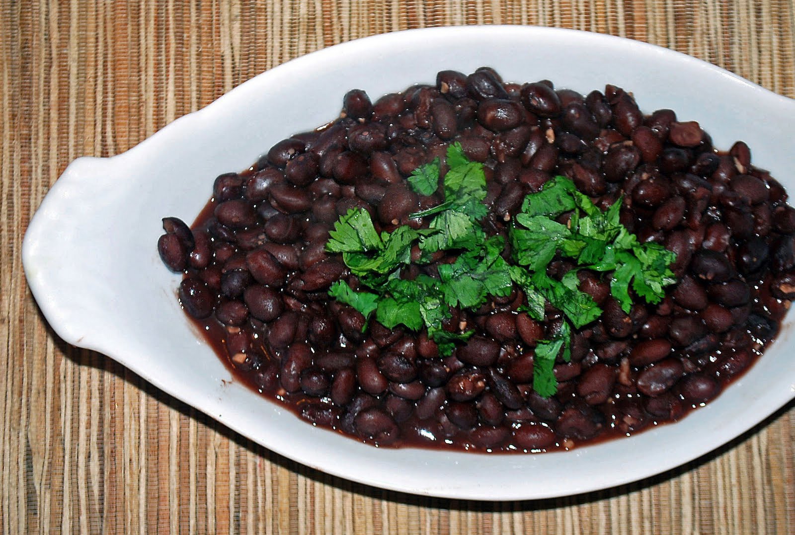 Lucy's Ladle Black Beans with Garlic and Lime