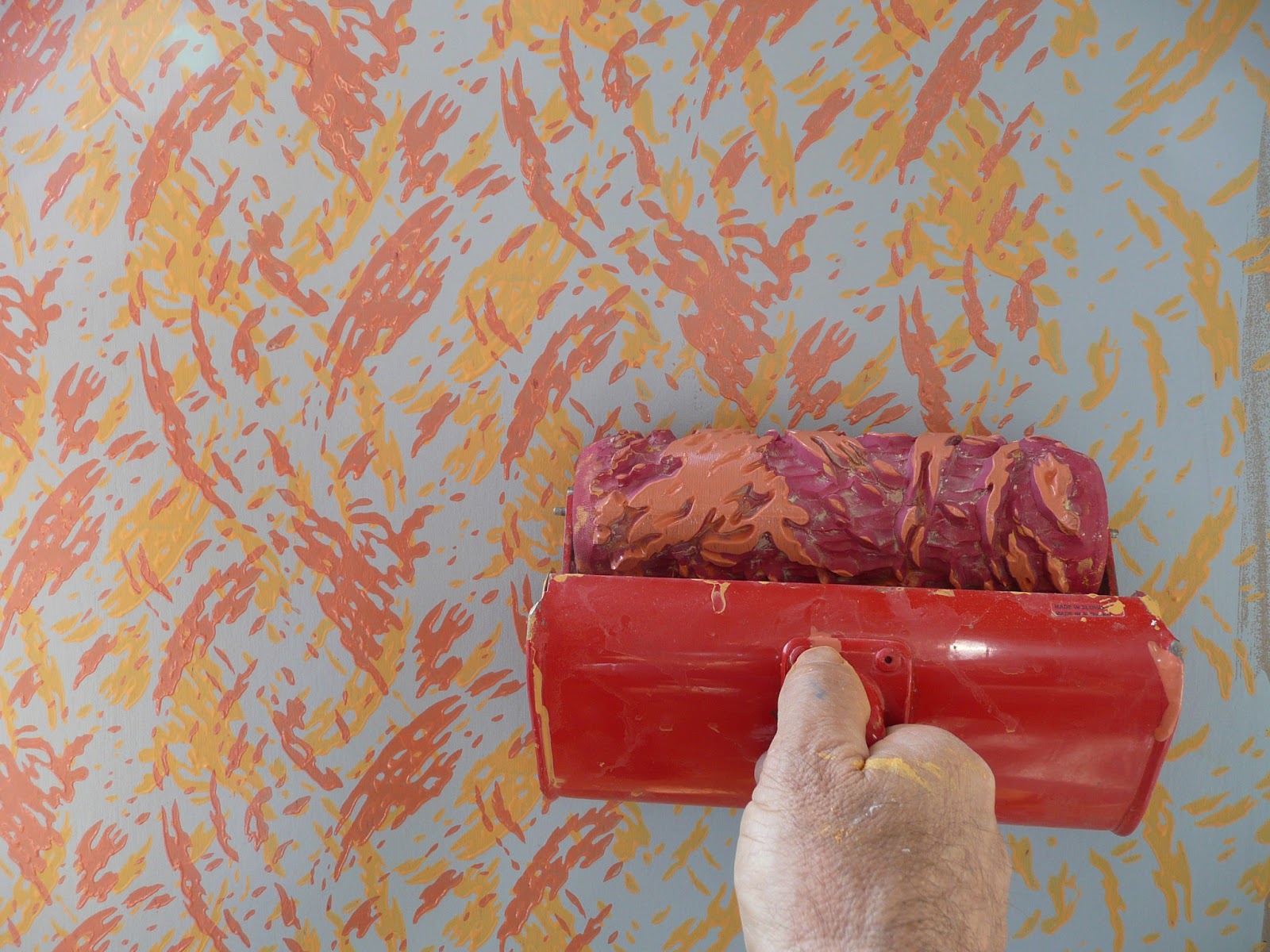 Decoroll A painting idea with decorative paint rollers Decoroll