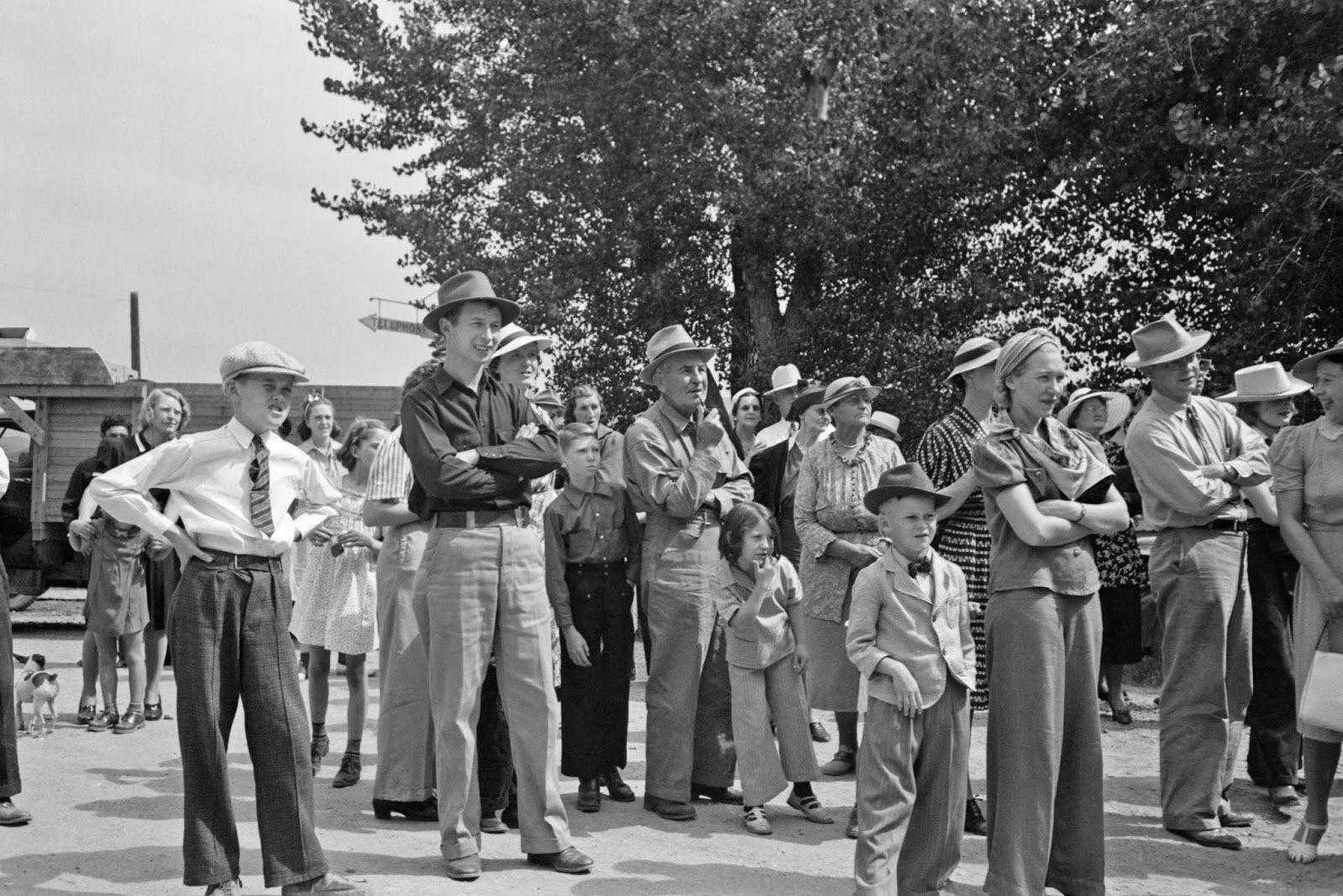 Russell+Lee+-+Spectators+at+childrens%27+races,+Labor+Day+celebration,+Ridgway,+Colorado,+1940.jpg