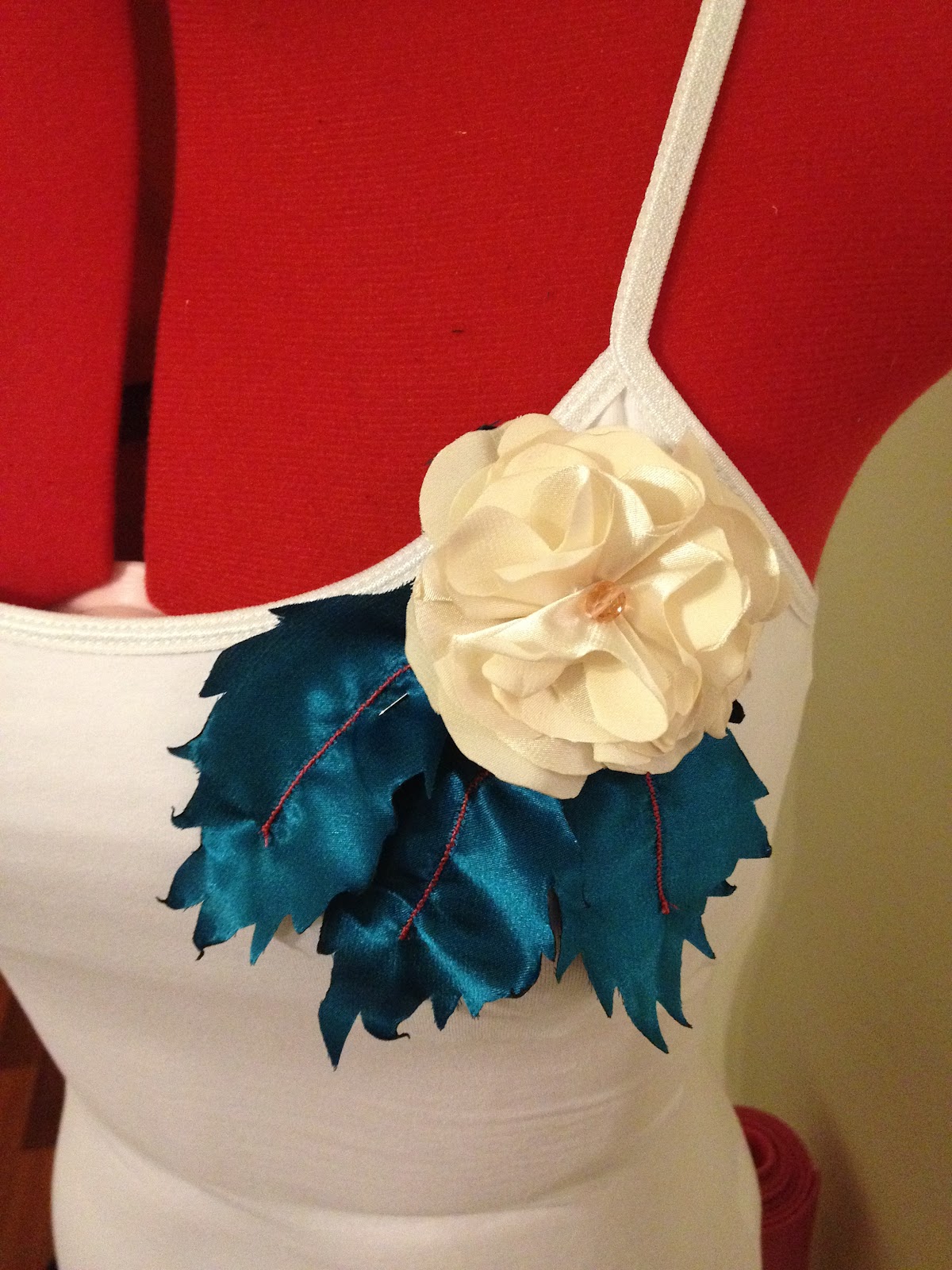 2tonedesigns How to make a fabric leaf