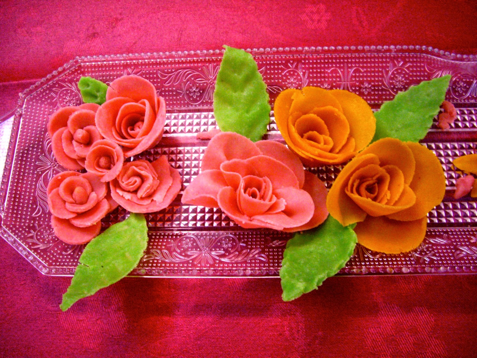 Harinaygasolina COMO HACER FLORES DE PASTA DE ALMENDRA. ADORNOS PARA PASTELES Y TARTAS.