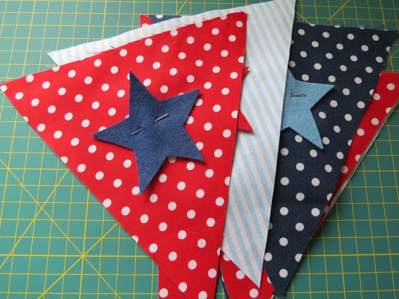 PrettyFabricsandTrims Hang out the flags Bunting Tutorial