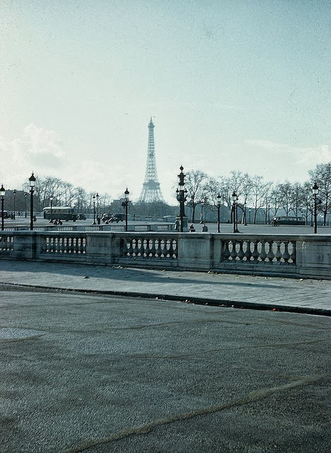 What Did Eiffel Tower Look Like  in 1950 