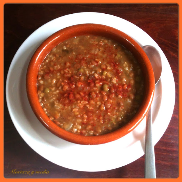 Estofado Clásico De Lentejas Con Arroz Integral Y Guisantes
