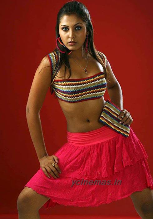 Madhu Shalini showing her sex appeal