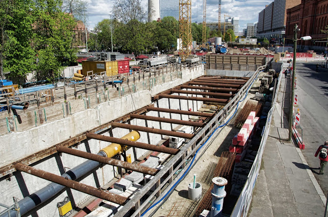Baustelle Startschacht für die Tunnelbohrmaschine Baulogistikfläche für den Lückenschluss U5, Rathausstraße 19, 10178 Berlin, 16.04.2014