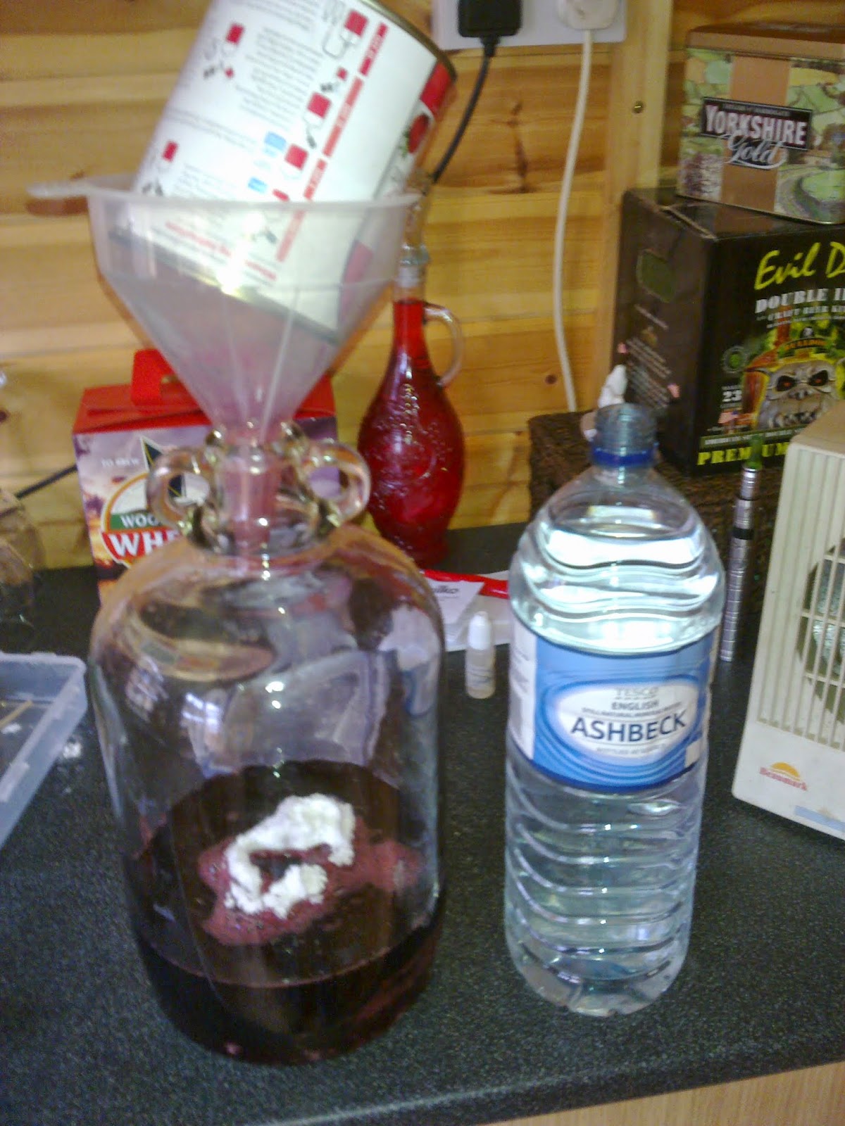 Zymology in Sumorsaete Brewday Wilko Strawberry Country Wine (KIT)