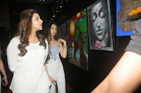 Parineeti, Karisma, Richa Chadda, Huma Qureshi and Lisa Haydon at Nikhar Tandon's art exhibition for Samvedna NGO 