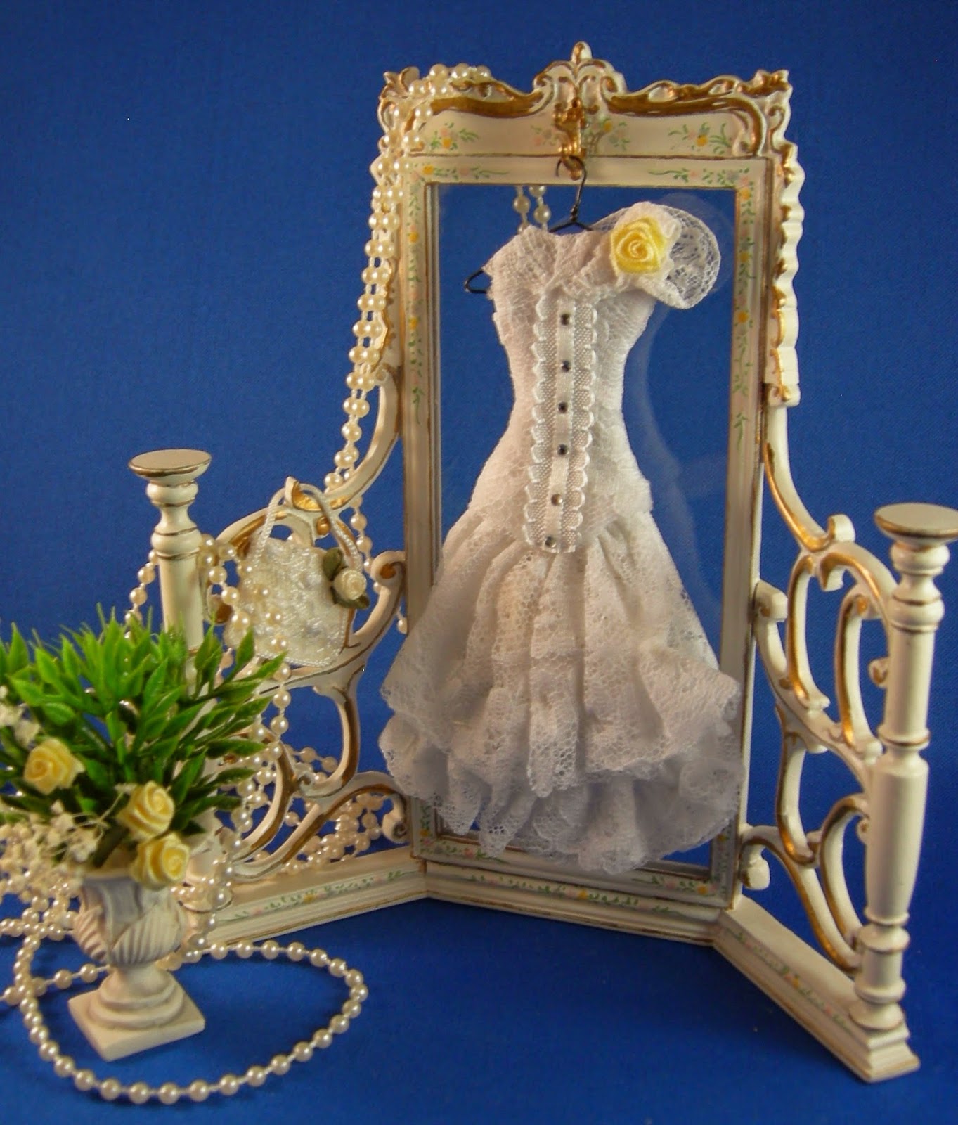 Dollhouse Miniatures by Felma J. Dollhouse Miniatures by Felma