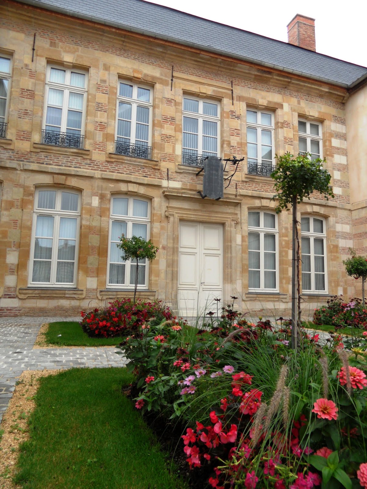 SainteMénehould SainteMénehould visite guidée de la médiathèque