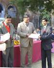 सवाई सिंह को सर्वश्रेष्ठ स्वयं सेवक का खिताब मिला(आगरा कॉलेज में )