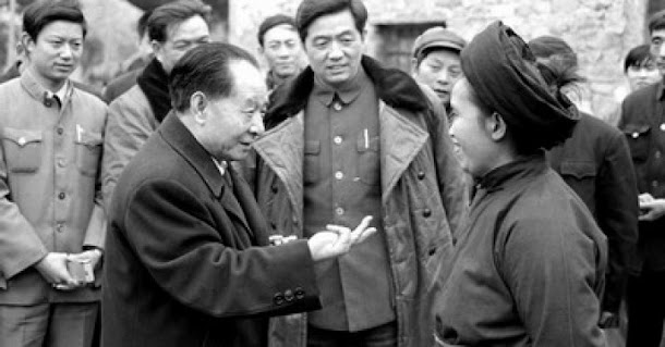 蔣經國(中)其後早期的歷屆救國團主任,在救國團風光的歲月裡,都曾先後在黨政部門躋身權力核心,包括李煥(左上一)、李元簇(左上二)、宋時選(左中)、潘振球(左下四)、李鍾桂(左下五)等這幾位主任, 學經歷均為當時國民黨年輕一輩的一時之選。 蔣經國(中)其後早期的歷屆救國團主任,在救國團風光的歲月裡,都曾先後在黨政部門躋身權力核心,包括李煥(左上一)、李元簇(左上二)、宋時選(左中)、潘振球(左下四)、李鍾桂(左下五)等這幾位主任, 學經歷均為當時國民黨年輕一輩的一時之選。