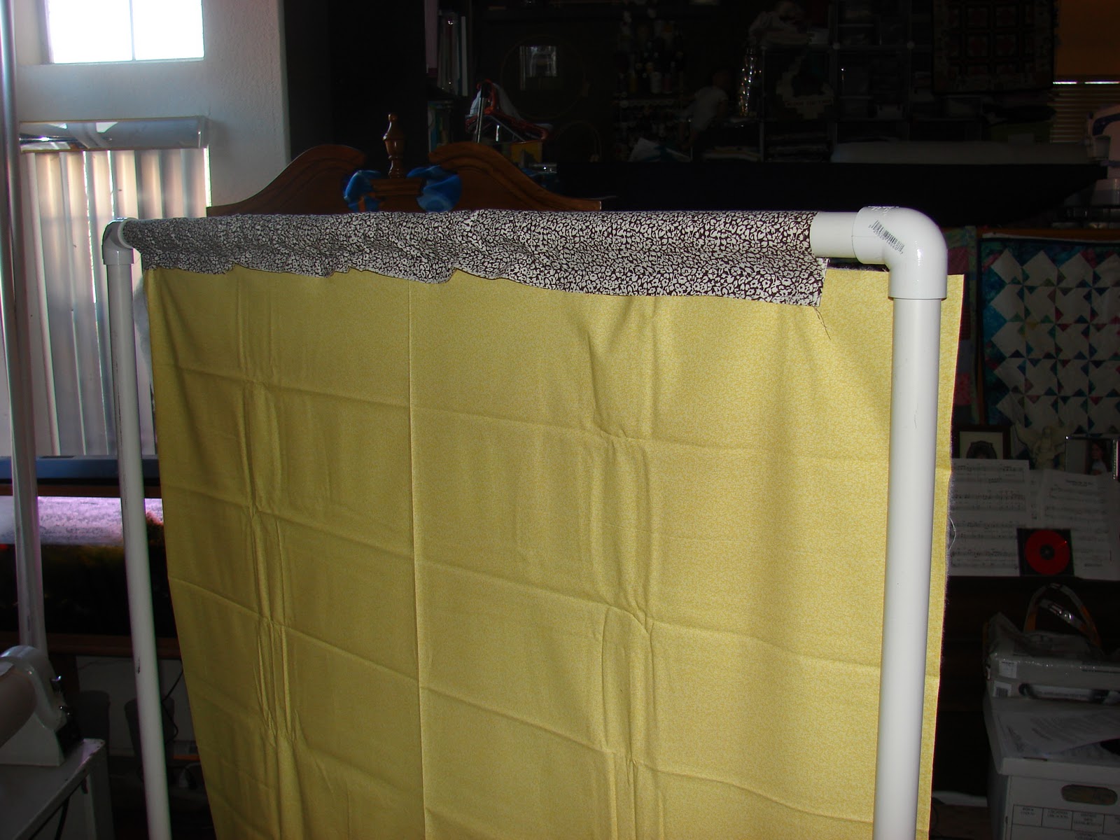 North Hills Quilter Vertical quilt tying frame