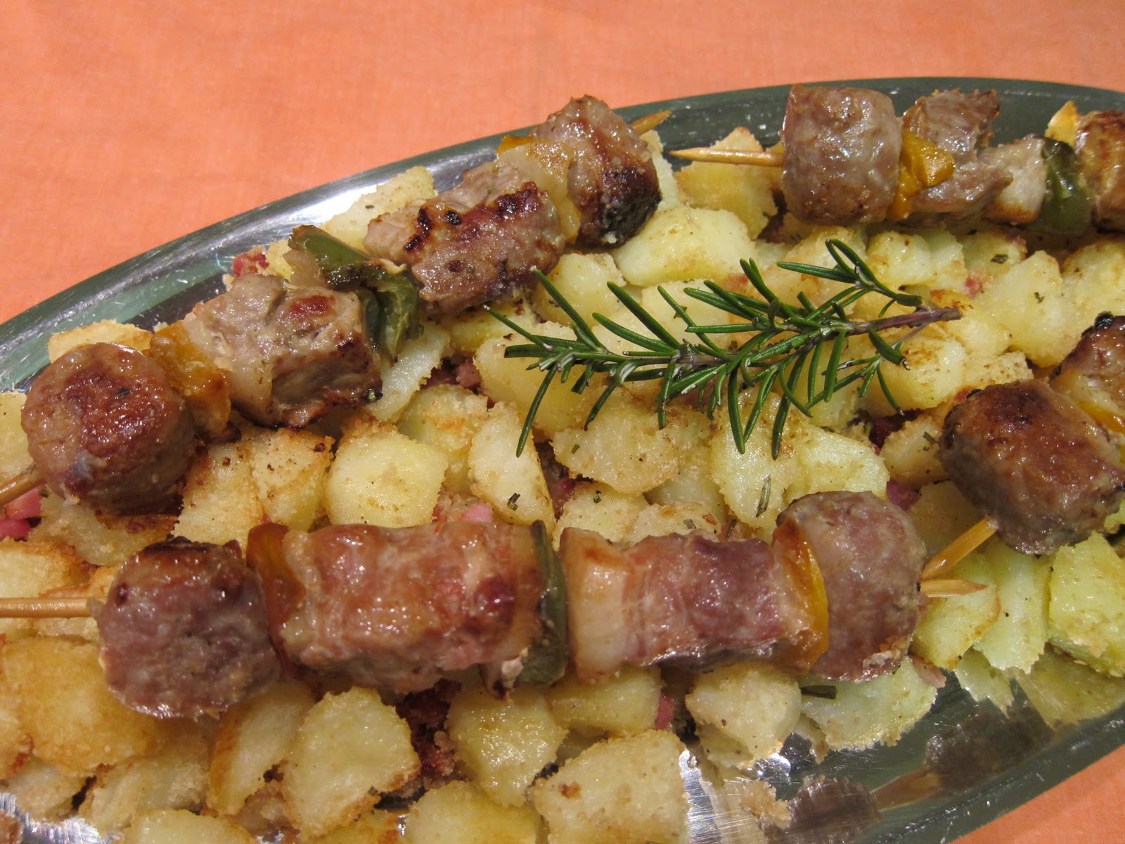 La Cucina di Cubanita RICETTA SPIEDINI DI MAIALE CON PATATE IN PADELLA