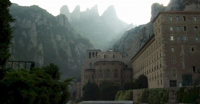 Montserrat - StHelens 0Monasterio+de+Montserrat10