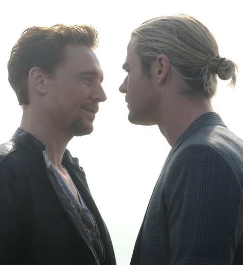 Loki Hiddleston and Thor Hemsworth face off in Moscow via 