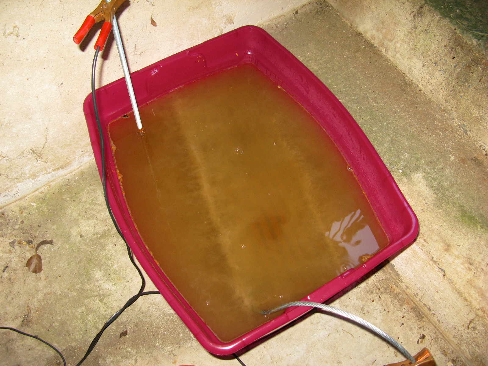 A 30 Electrolysis Setup for Cleaning Cast Iron Raven's Nest