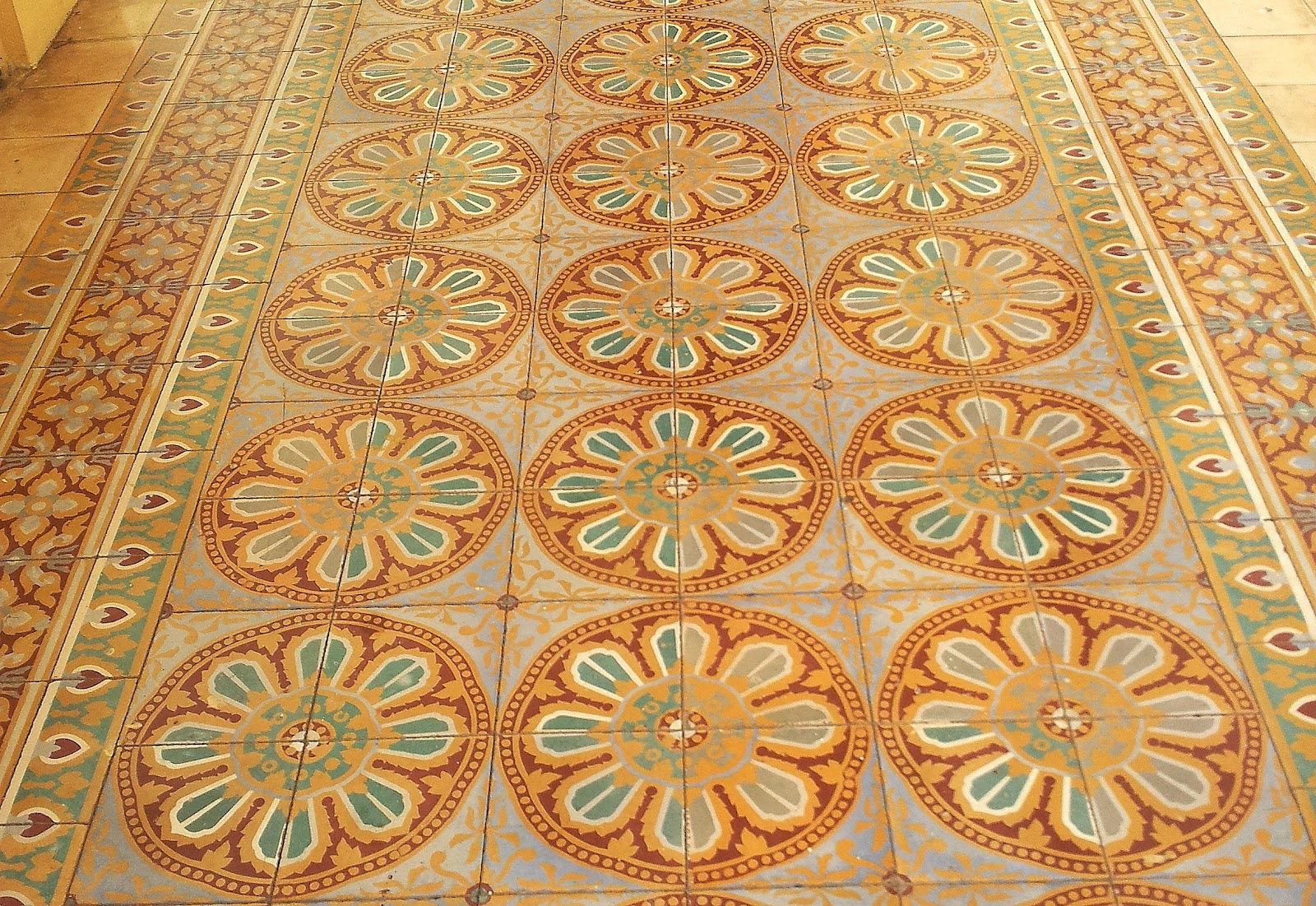 Flower+Floor+Tiles+PhPnh20120728208+ds.jpg (1600×1101)