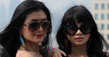 YOUBI SISTER FOTO SEKSI GINA DAN GITA YOUBI | Kamar Artis Cantik