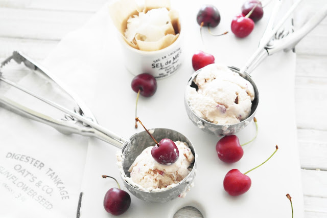 Kokosglass md körsbär, kokosglass, recept glass, recept kokosglass, recept volang, recept elle, recept på enkel glass, recept på glass med kokos, 