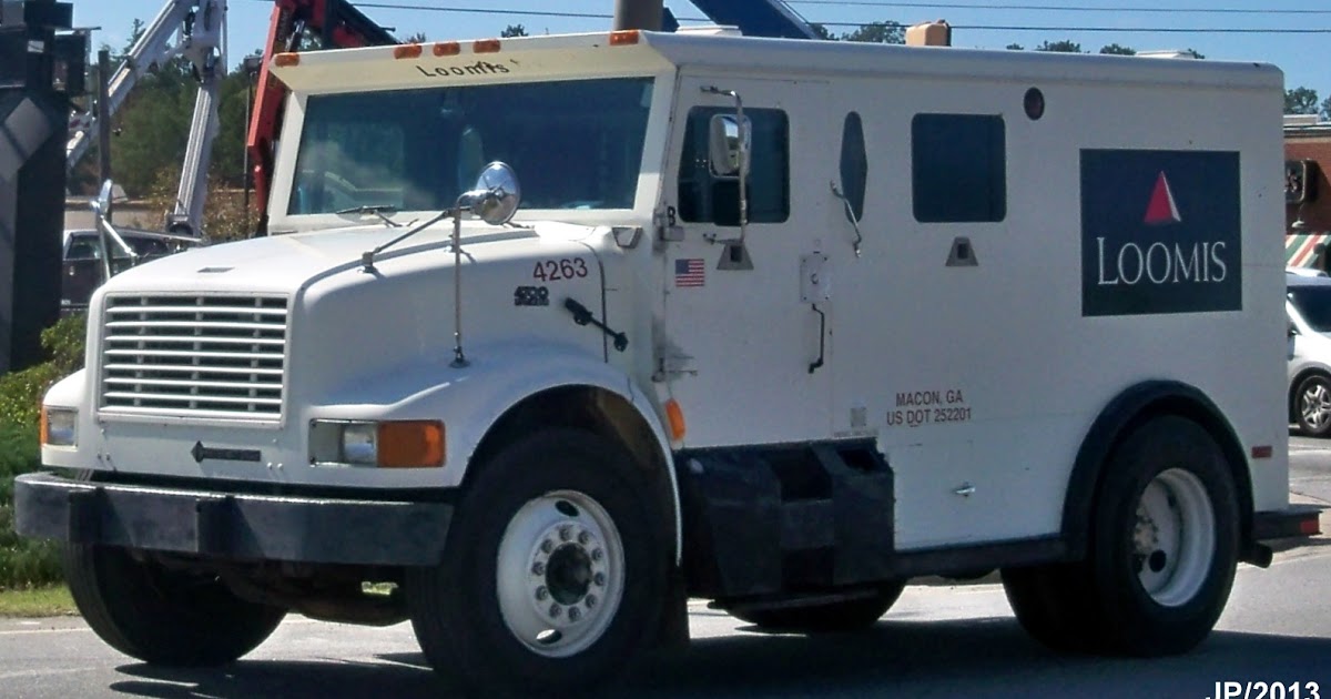 LOOMIS MACON Loomis Armored Car International 1900 Truck 4172