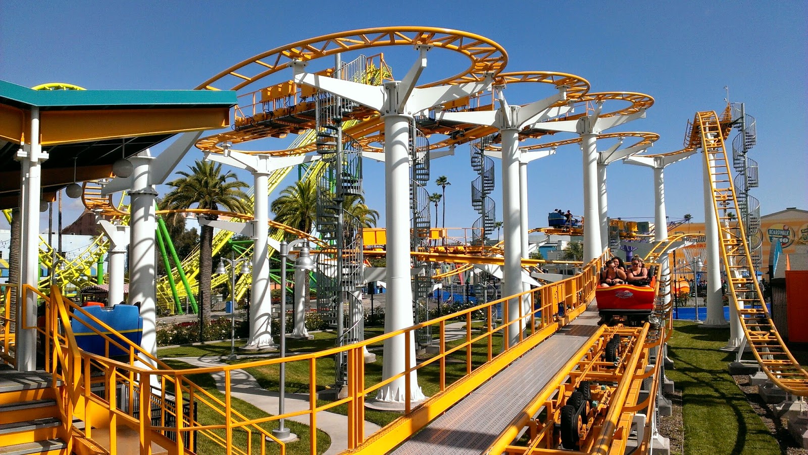 Physics Class Trip at Knott's Berry Farm Phil's America Exchange Year