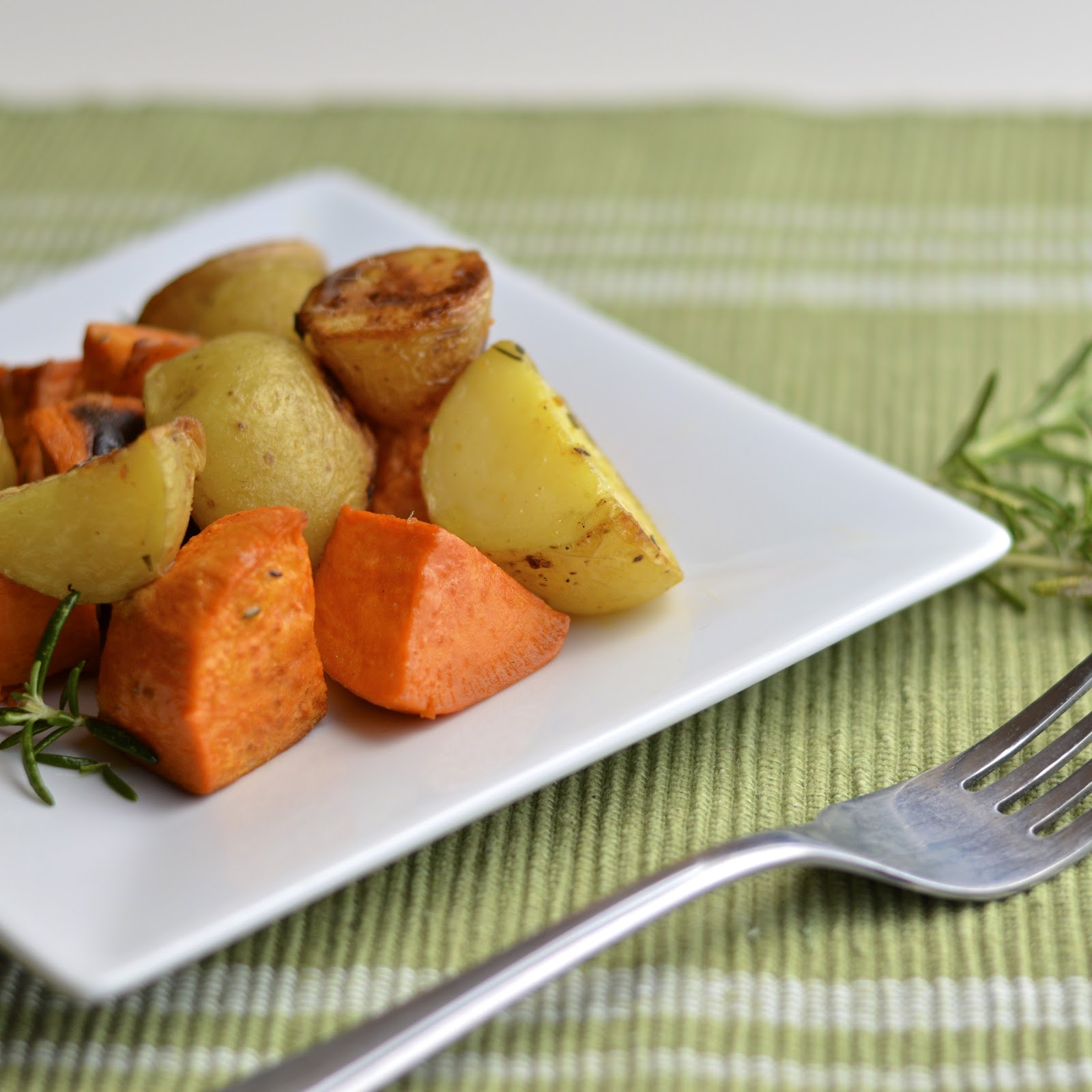Grilled Rosemary Garlic Potatoes Virtually Homemade Grilled Rosemary Garlic Potatoes
