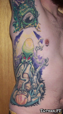 para tatuagens alien nas costelas