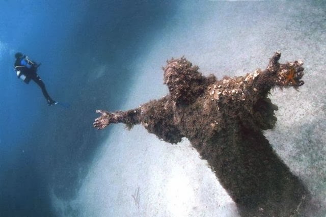 Cristo del Abismo, en San Fructuoso, Italia