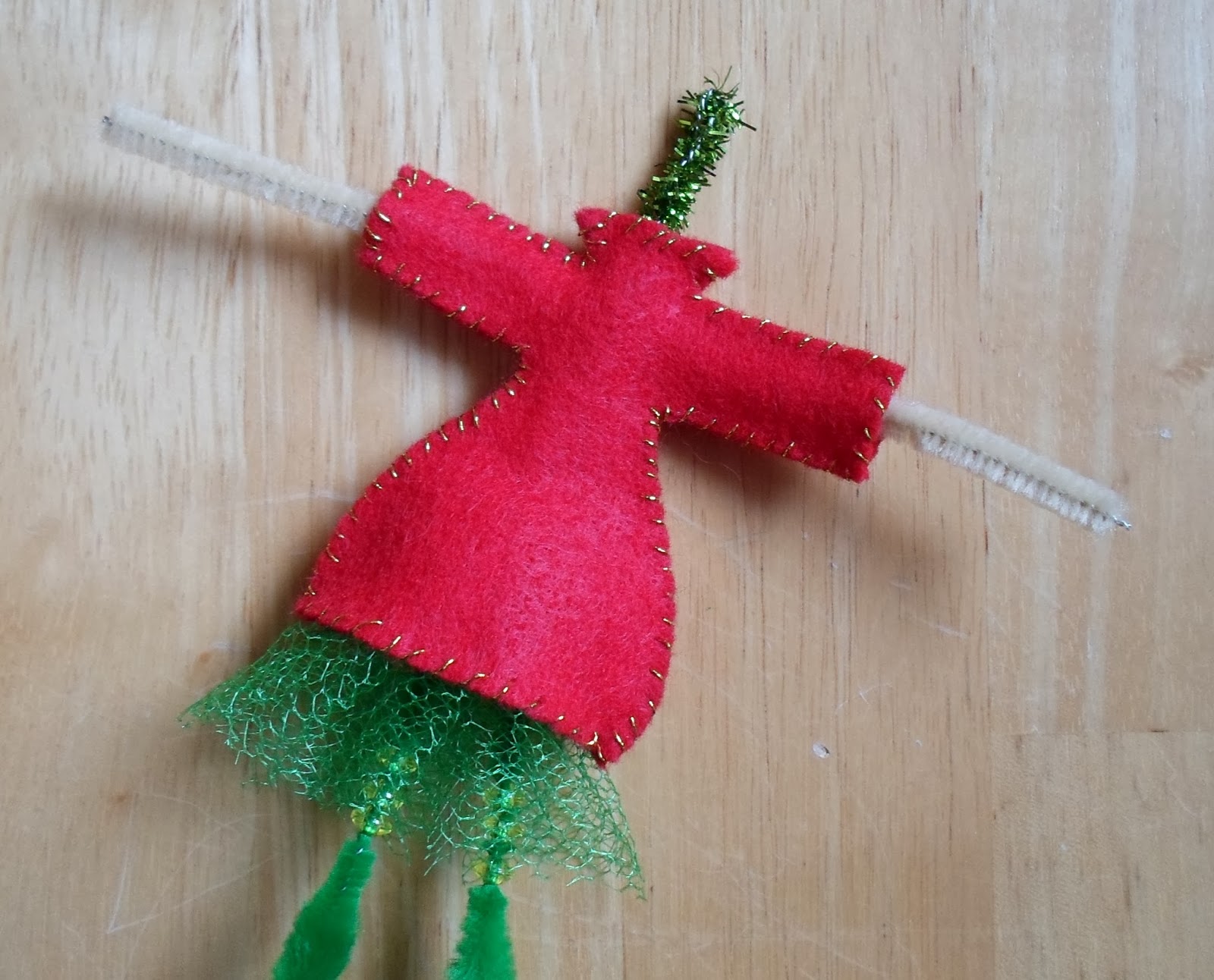 Happier Than A Pig In Mud Craft Your Own Elf from a Bead, Pipe