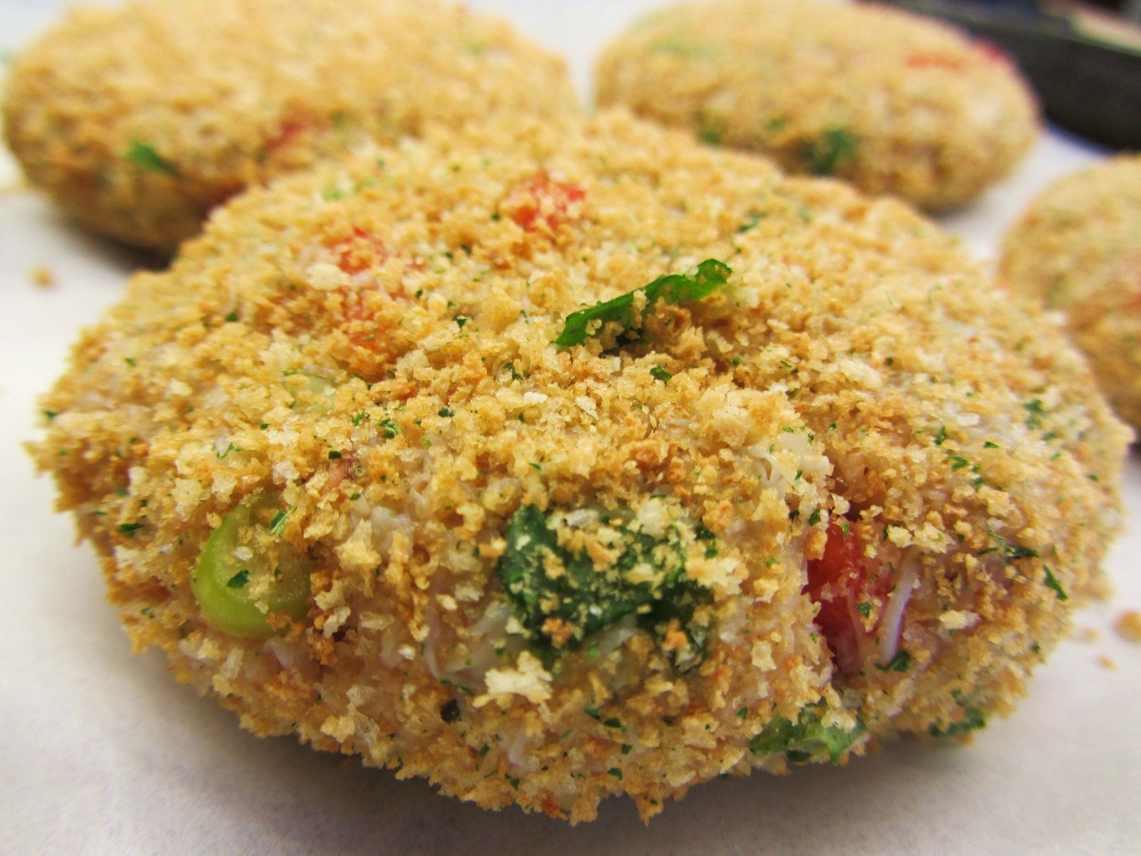 Let's eat......simple! Baked Crab Cakes with Roasted Red Bell Pepper