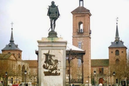 Miguel de Cervantes y el Quijote de la Mancha PLAZA_~2