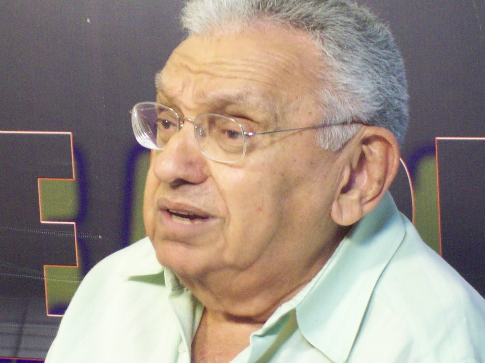 Noticiando Fim do suspense Agnelo declara apoio à reeleição de