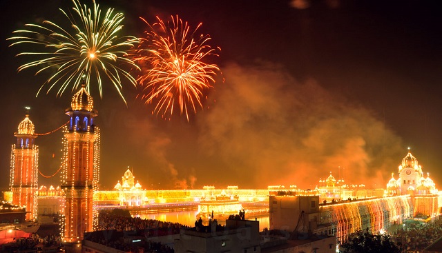 Double festivity at Golden temple in Amritsar (Diwali/Bandi Chhor Diwas)