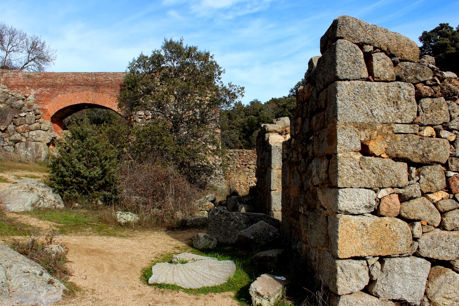 Molinos de  cubo en el río Perales