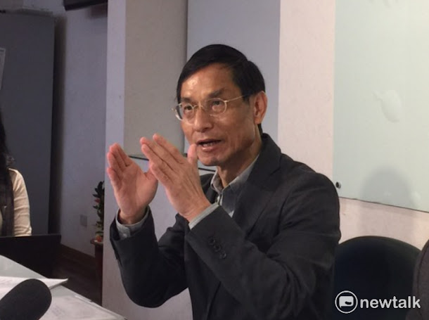 年改辦副召集人林萬億表示,未來在基金管理單位的人事上,待遇要從現行比照公務員的薪資,給予適度提升,透過獎勵制度提高誘因,吸引專業經理人操盤管理。 年改辦副召集人林萬億表示,未來在基金管理單位的人事上,待遇要從現行比照公務員的薪資,給予適度提升,透過獎勵制度提高誘因,吸引專業經理人操盤管理。