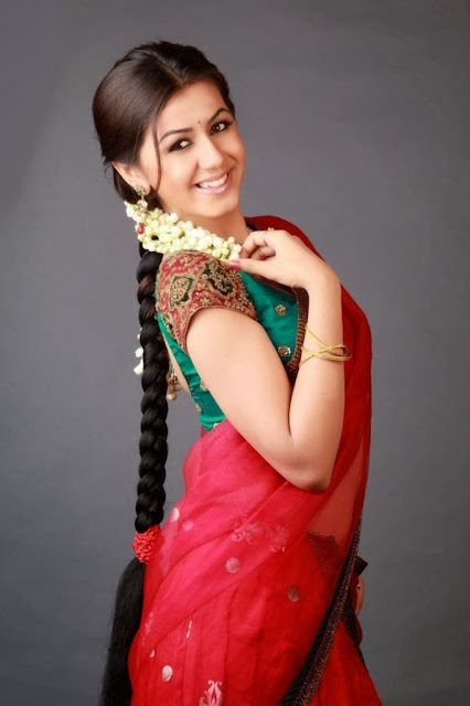 Nikitha Removinf her Saree Photos-South Indian Actress