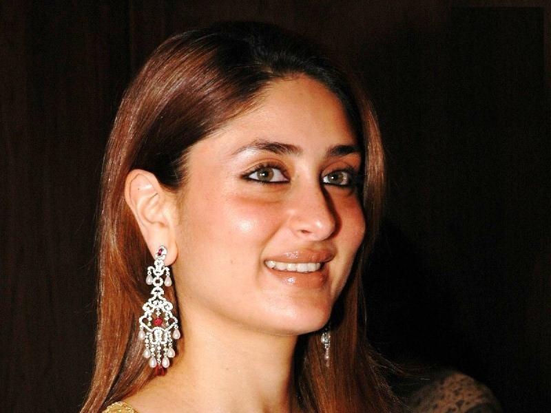 Kareena Kapoor-Hot Wet Body ~ Taste Wallpapers